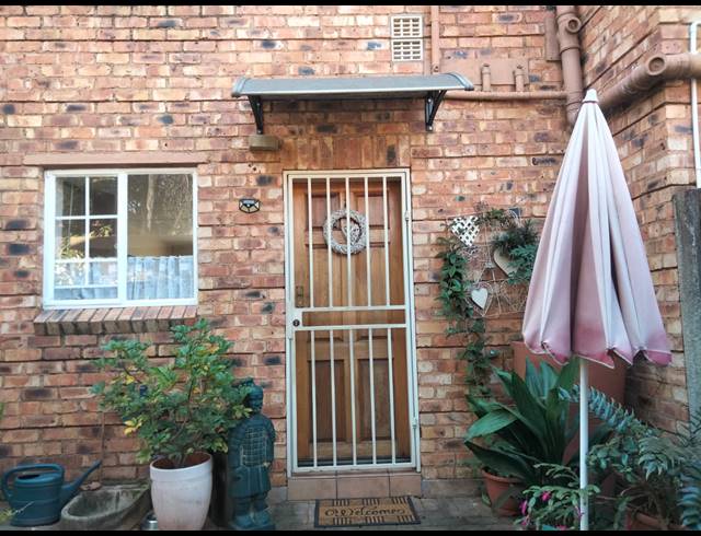 2 BEDROOM TOWNHOUSE FOR SALE IN SONNEGLANS